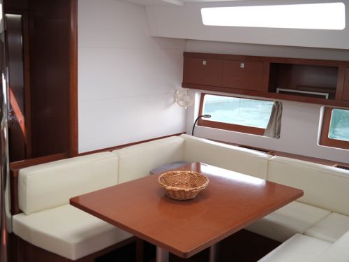 Beneteau Oceanis 55