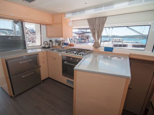 Lagoon 52