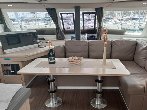 Fountaine Pajot Lucia 40