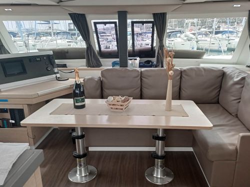 Fountaine Pajot Lucia 40