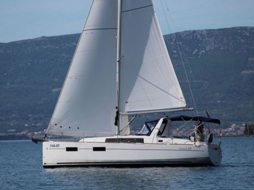 Beneteau Oceanis 35