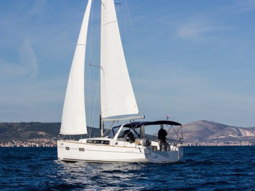 Beneteau Oceanis 38