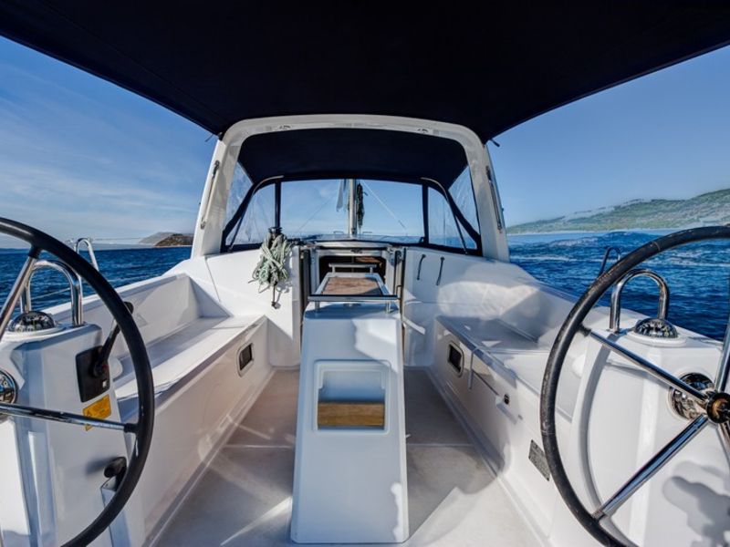 Beneteau Oceanis 38