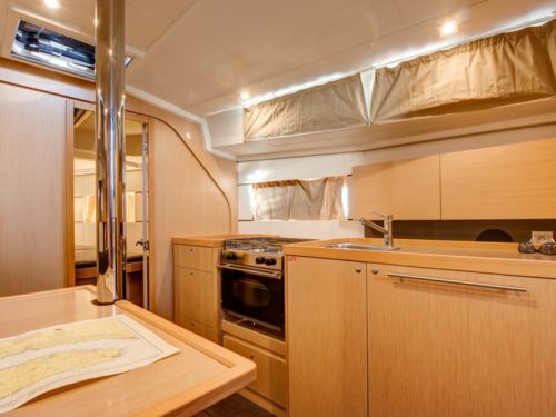 Beneteau Oceanis 38