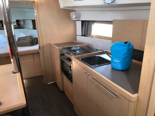 Beneteau Oceanis 38.1