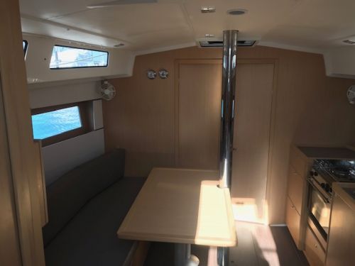 Beneteau Oceanis 38.1