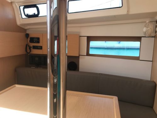 Beneteau Oceanis 38.1