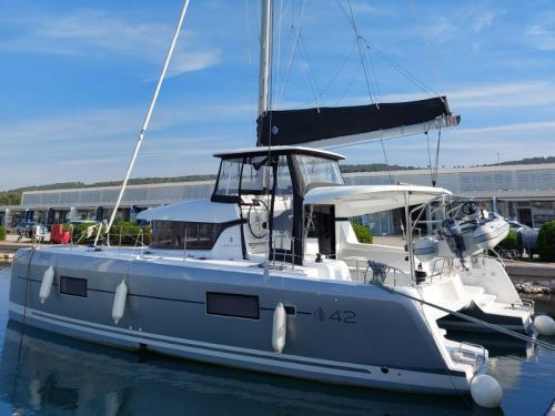 Lagoon 42