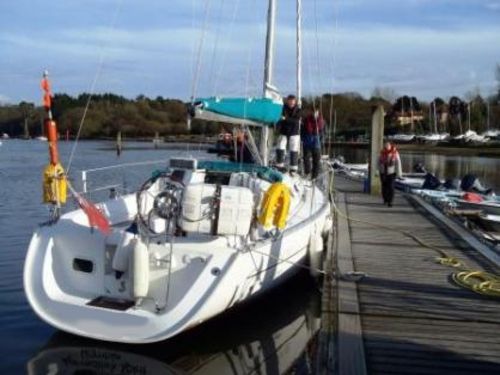 Beneteau Oceanis 323