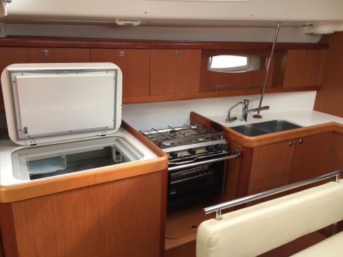 Beneteau Oceanis 43