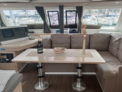 Fountaine Pajot Lucia 40