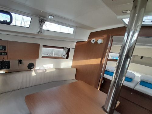 Beneteau Oceanis 38.1