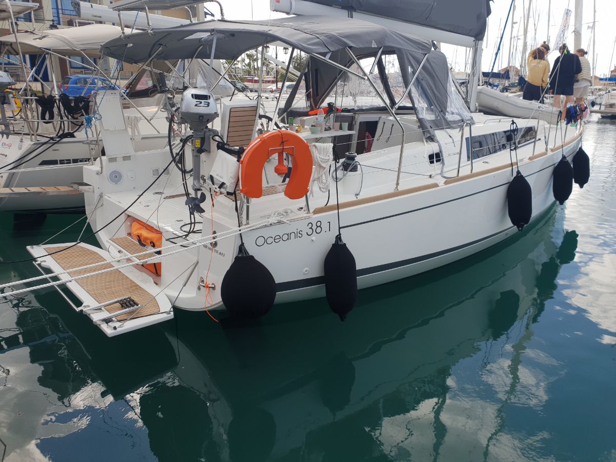 Beneteau Oceanis 38.1