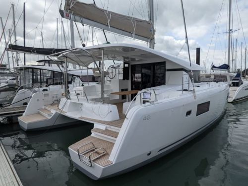 Lagoon 42