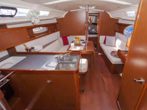 Beneteau Oceanis 37