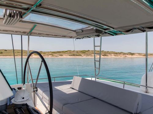 Lagoon 52