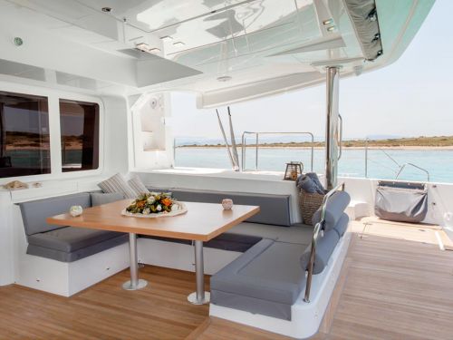 Lagoon 52