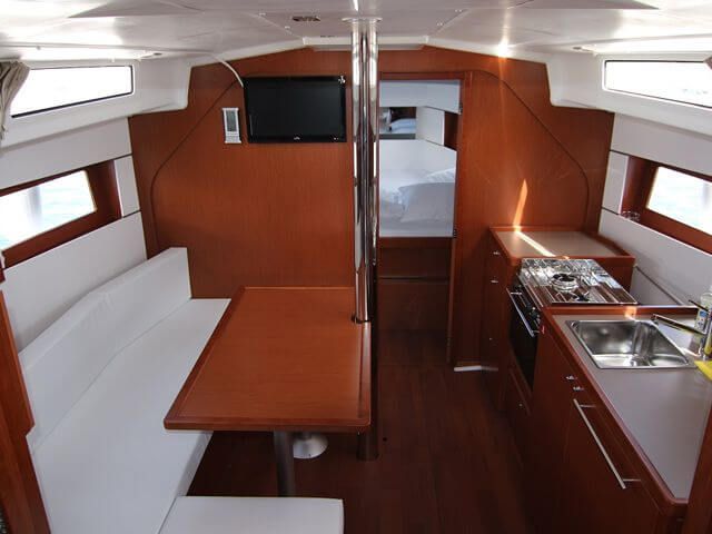 Beneteau Oceanis 38