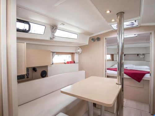 Beneteau Oceanis 38.1