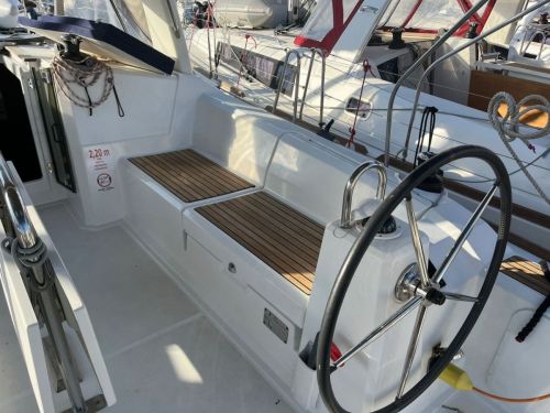 Beneteau Oceanis 38.1