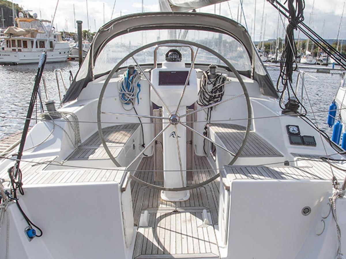 Hanse 325