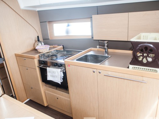 Beneteau Oceanis 38