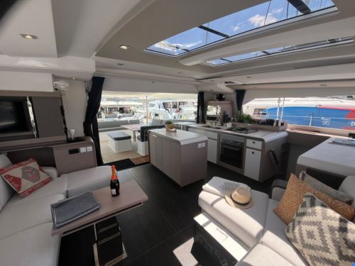 Fountaine Pajot Aura 51