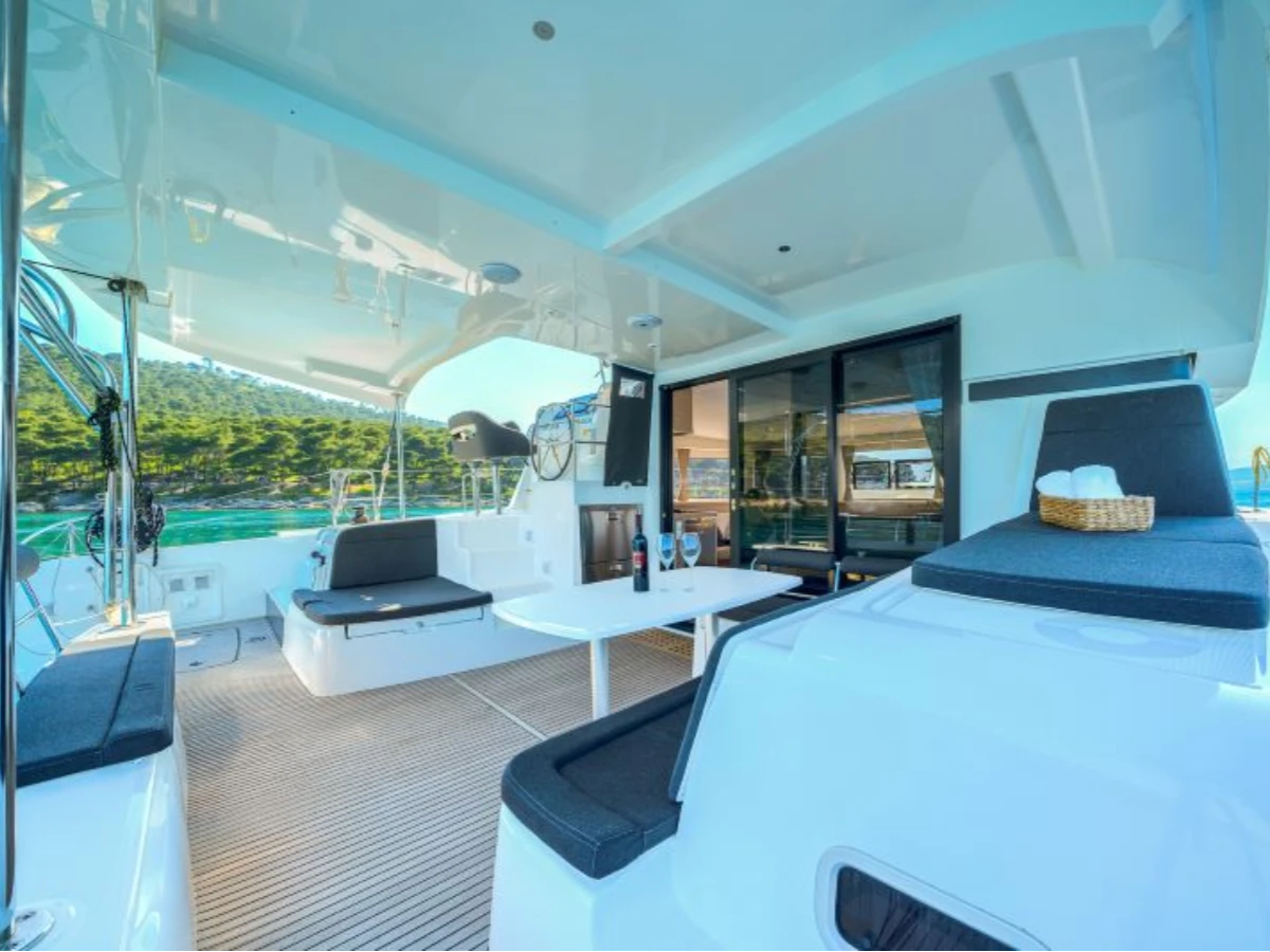 Lagoon 42