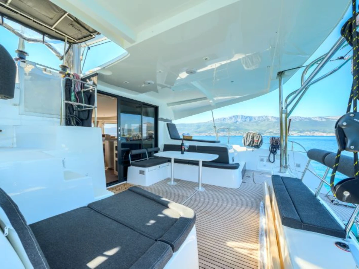 Lagoon 42