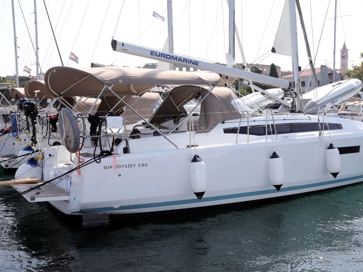 Sun Odyssey 380