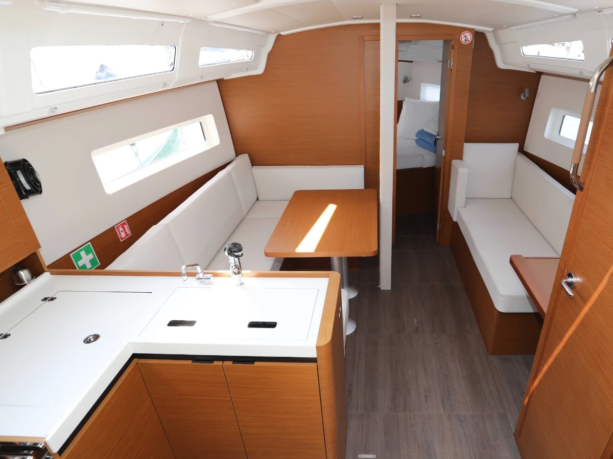 Sun Odyssey 380