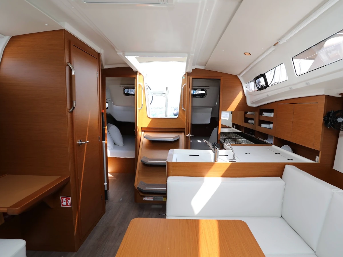 Sun Odyssey 380
