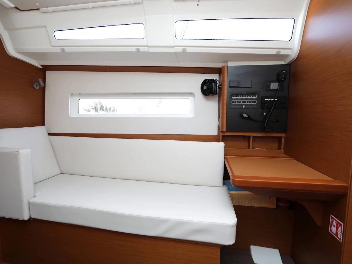 Sun Odyssey 380