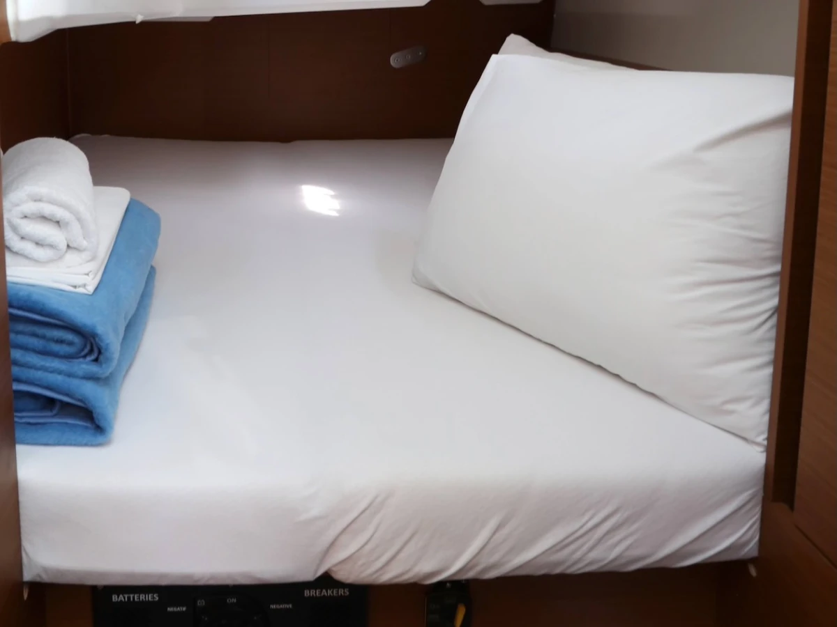 Sun Odyssey 380