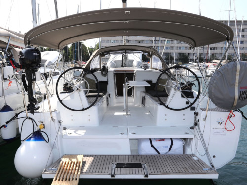 Sun Odyssey 380