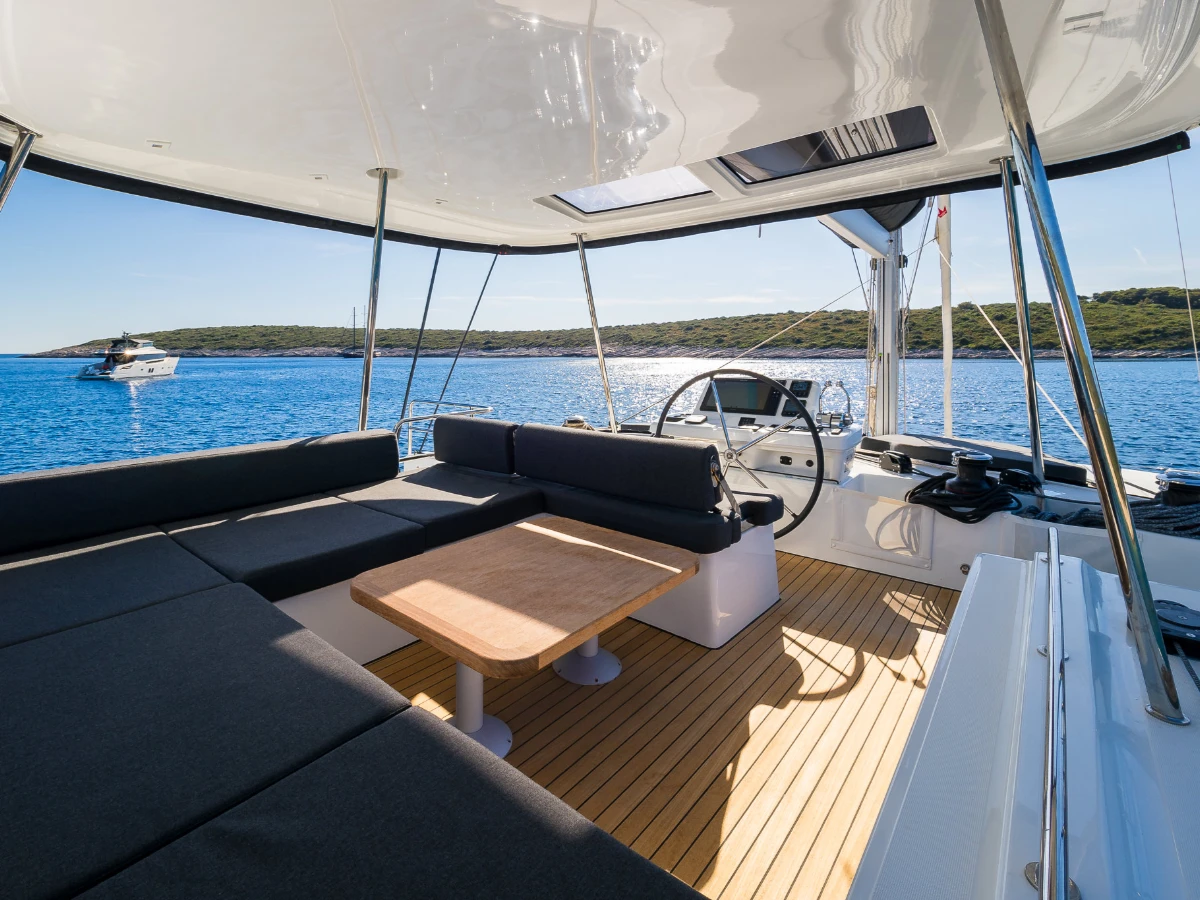 Lagoon 51