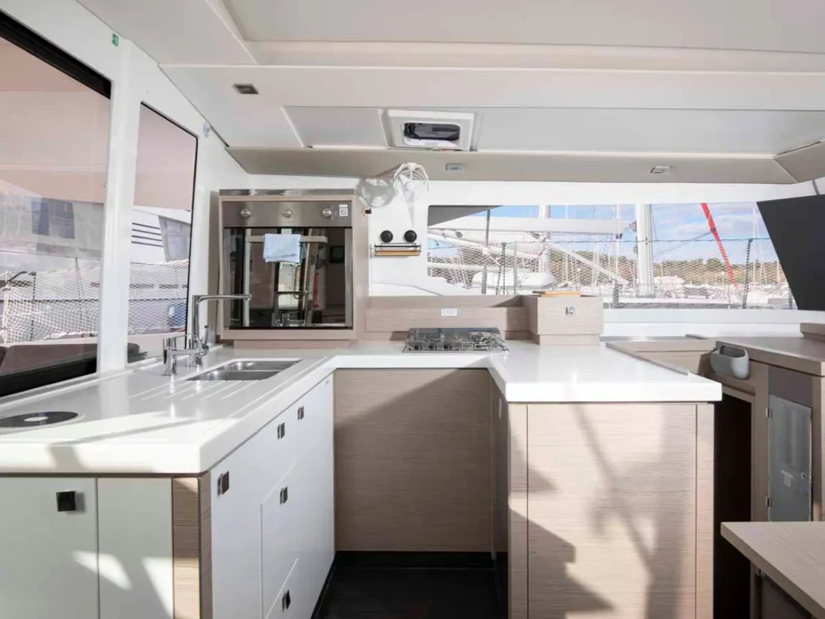 Fountaine Pajot Astrea 42