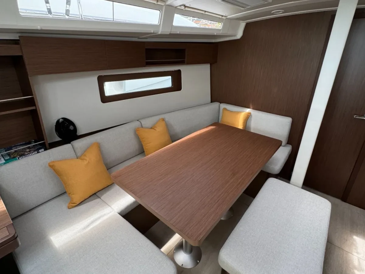 Oceanis 37.1