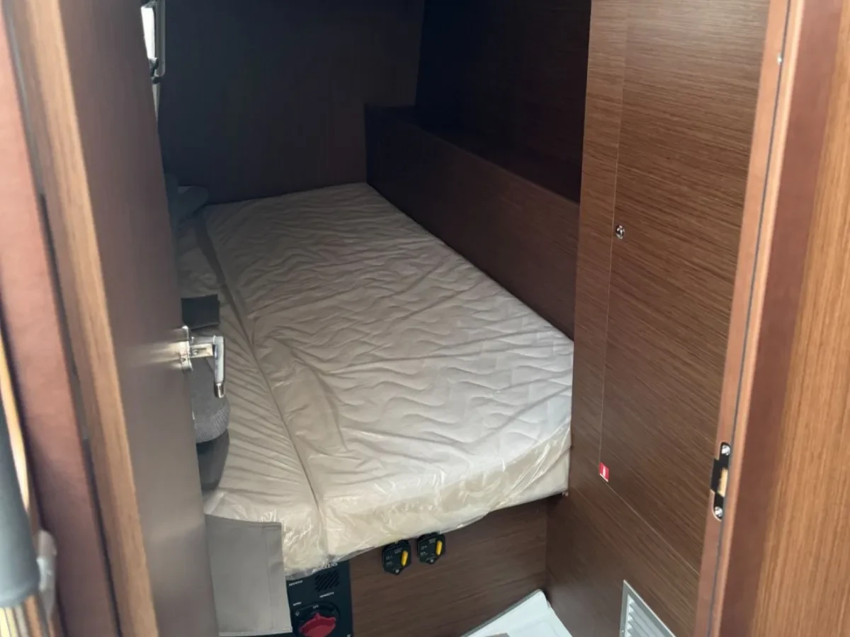 Oceanis 37.1