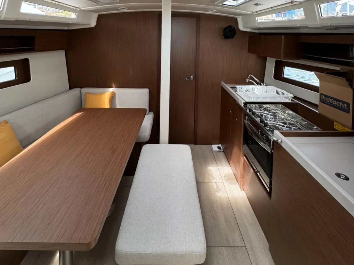 Oceanis 37.1