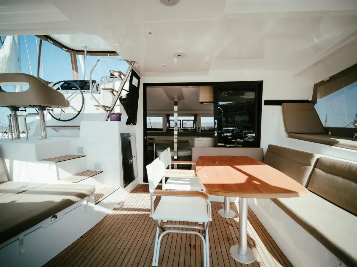 Lagoon 42