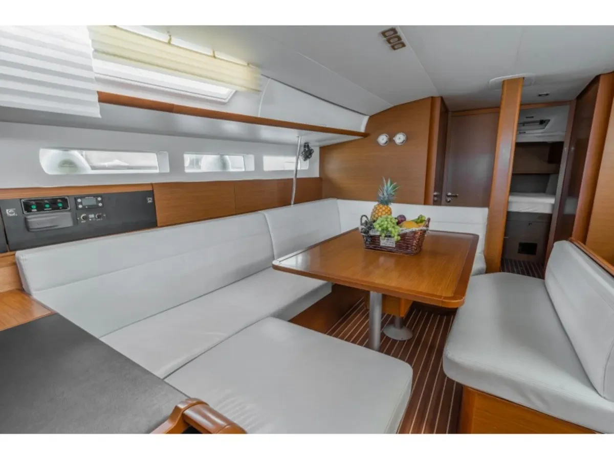 Sun Odyssey 519