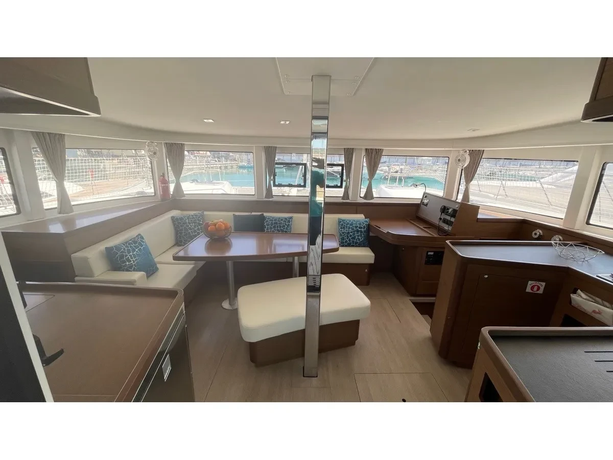 Lagoon 42