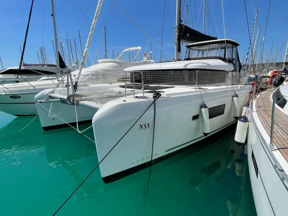 Lagoon 42