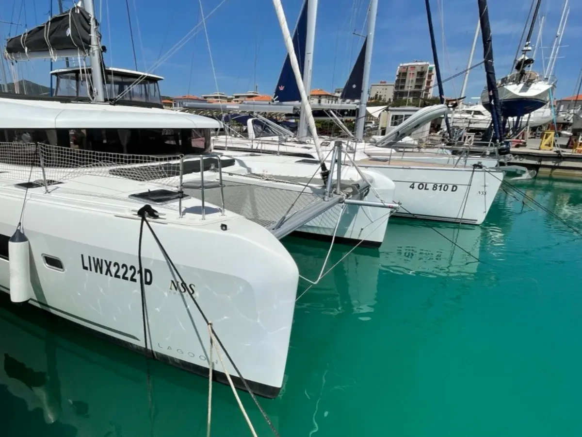 Lagoon 42