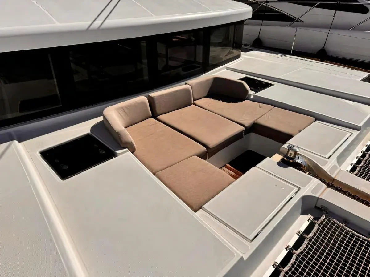 Lagoon 52