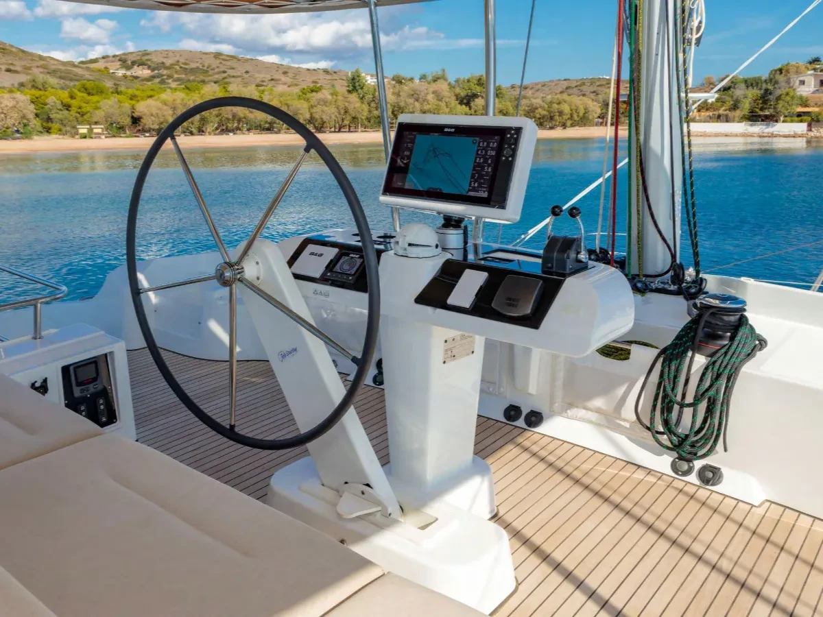 Lagoon 52