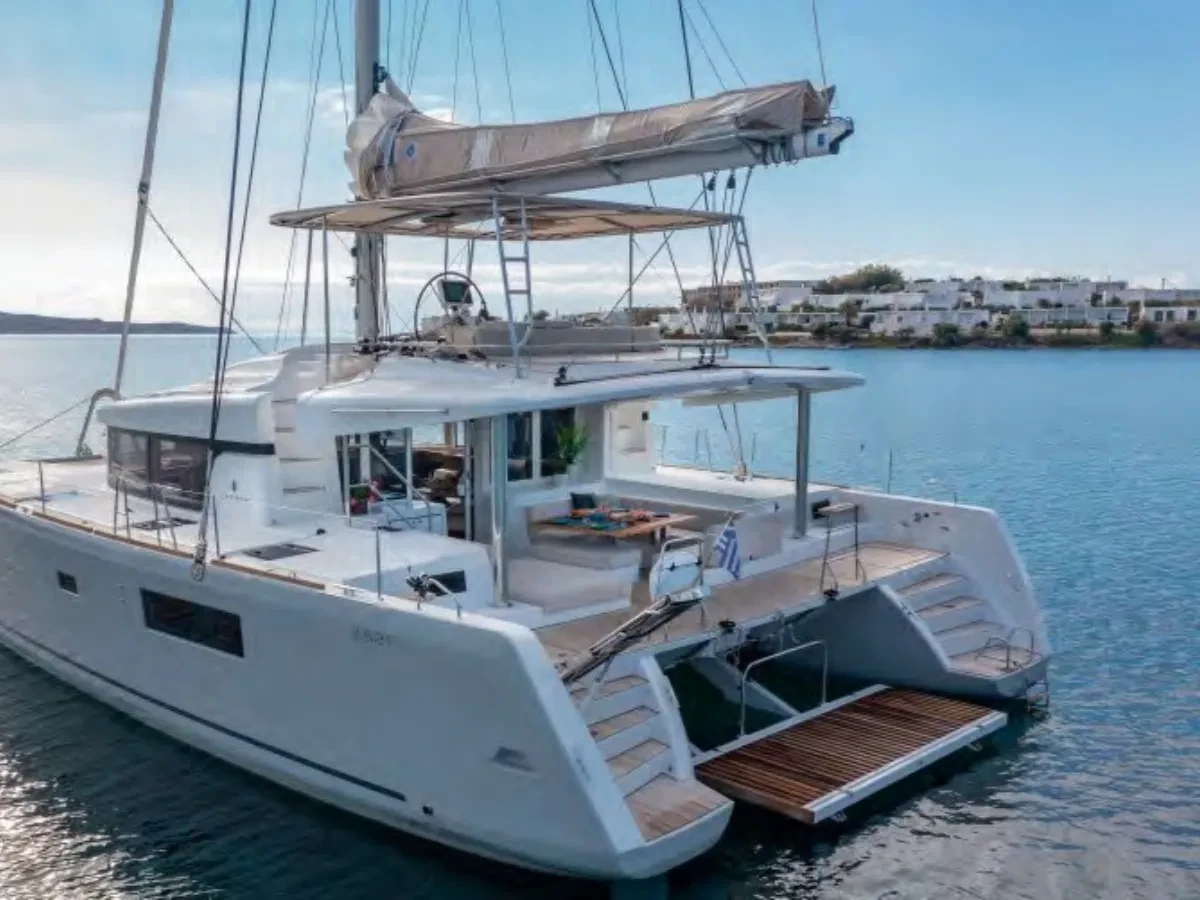 Lagoon 52