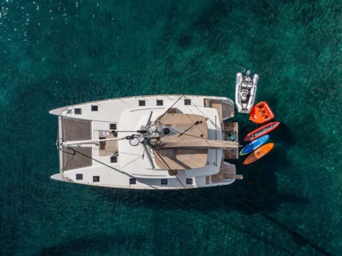 Lagoon 52
