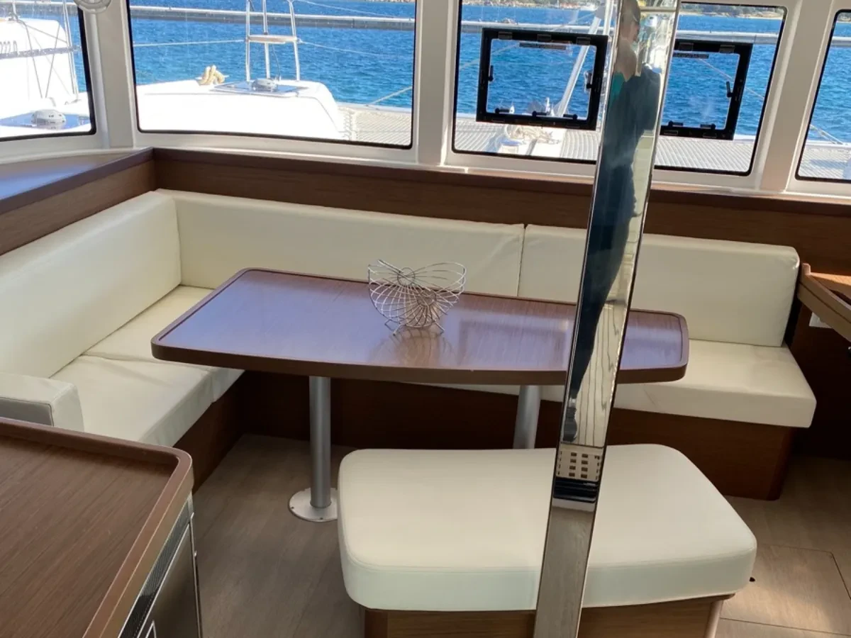Lagoon 42